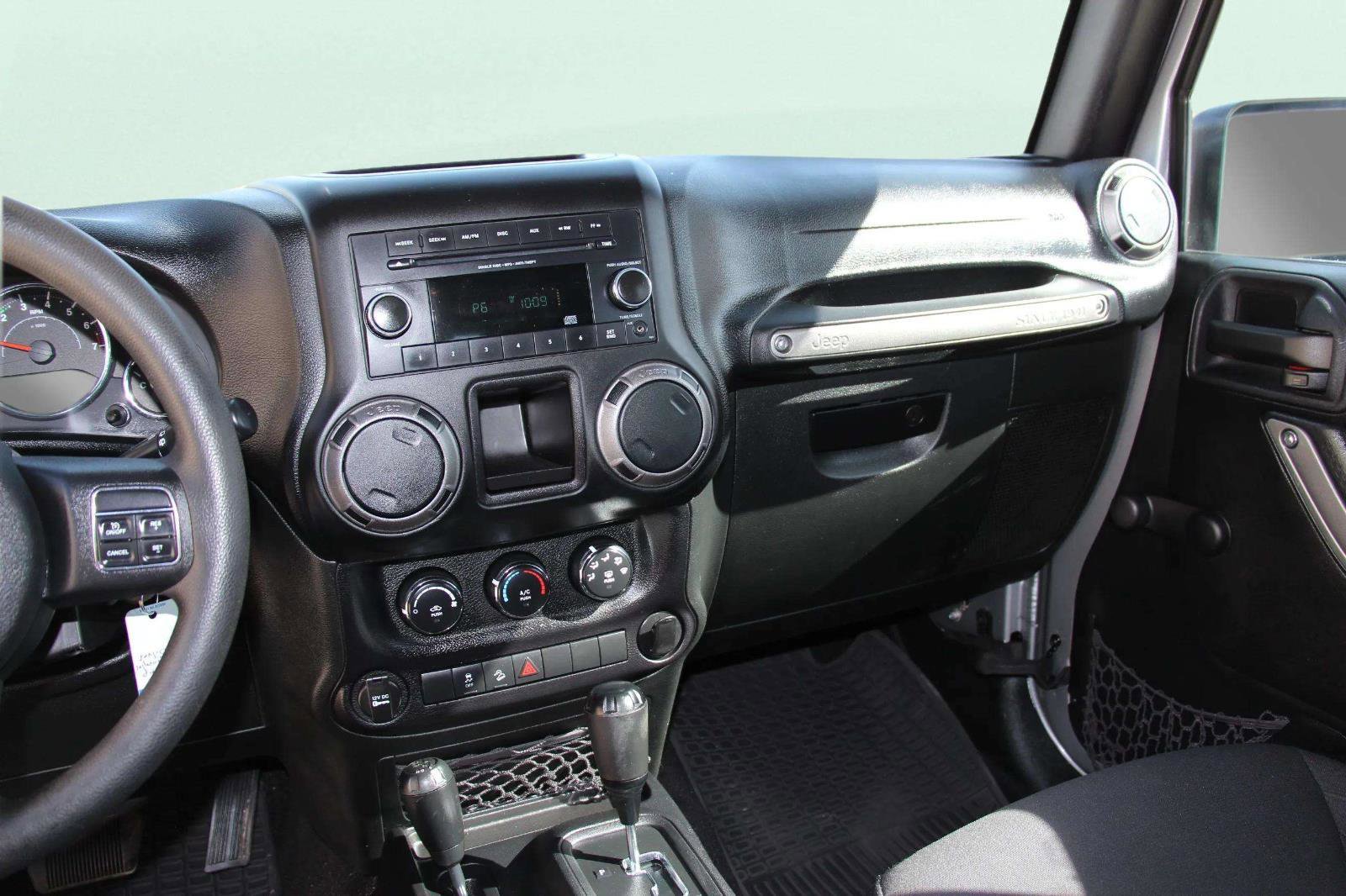 Used 2015 Jeep Wrangler Unlimited Sport image 16