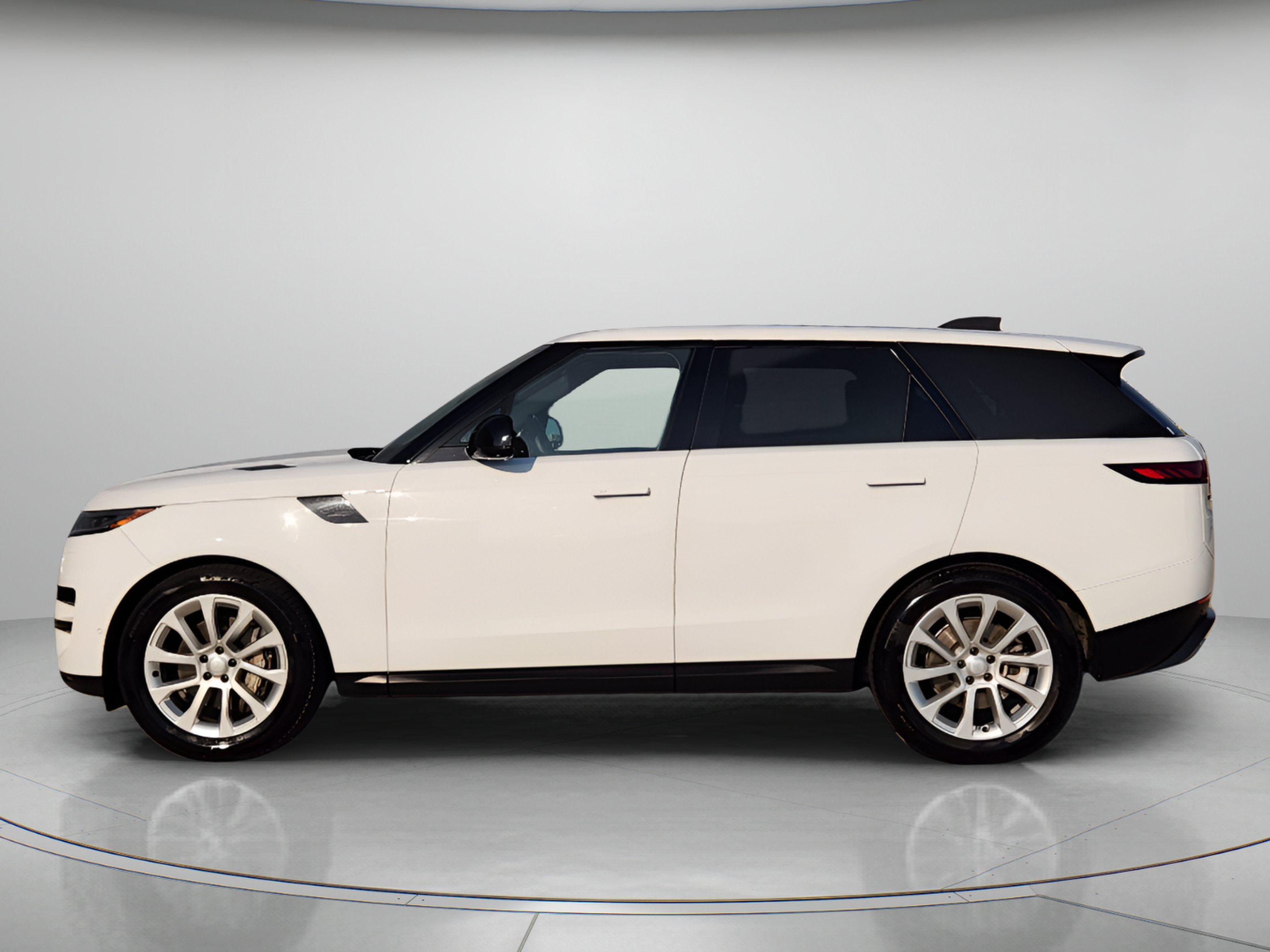 Certified 2025 Land Rover Range Rover Sport SE AWD/4WD image 2