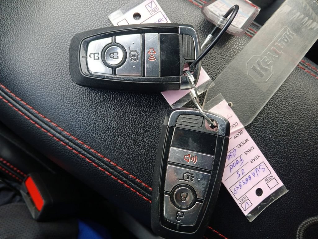 Used 2025 Ford Escape ST-Line AWD/4WD image 8