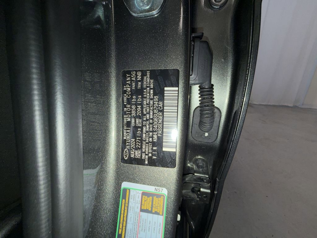 Used 2025 Hyundai Elantra SEL image 26