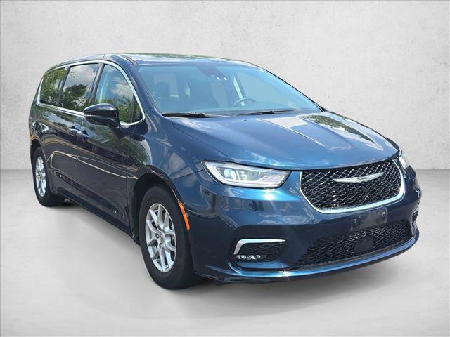 Used 2024 Chrysler Pacifica Touring-L FWD video 3