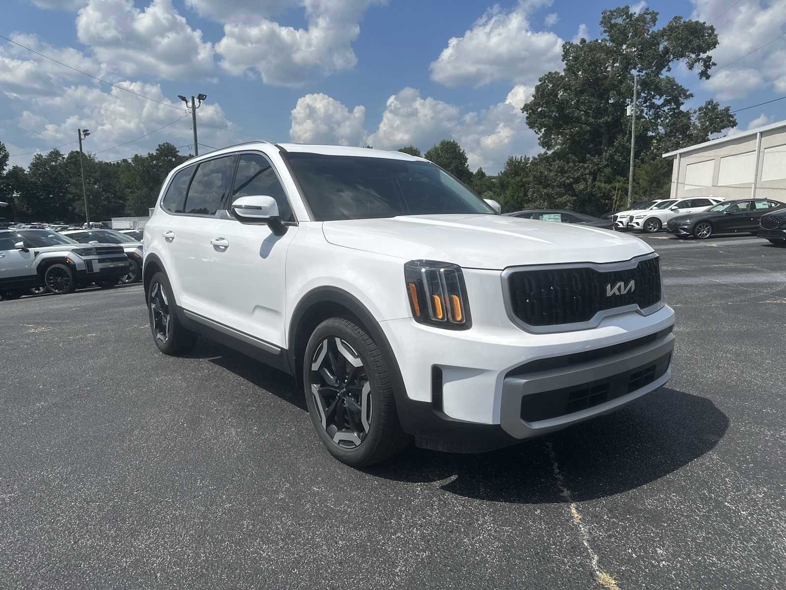 Used 2024 Kia Telluride EX image 2