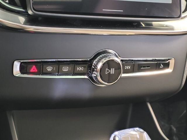 New 2026 Volvo XC90 B6 Plus w/ Protection Package Premier image 17