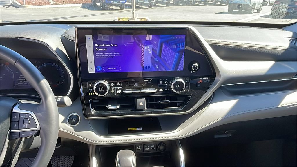 Used 2024 Toyota Highlander Limited image 15