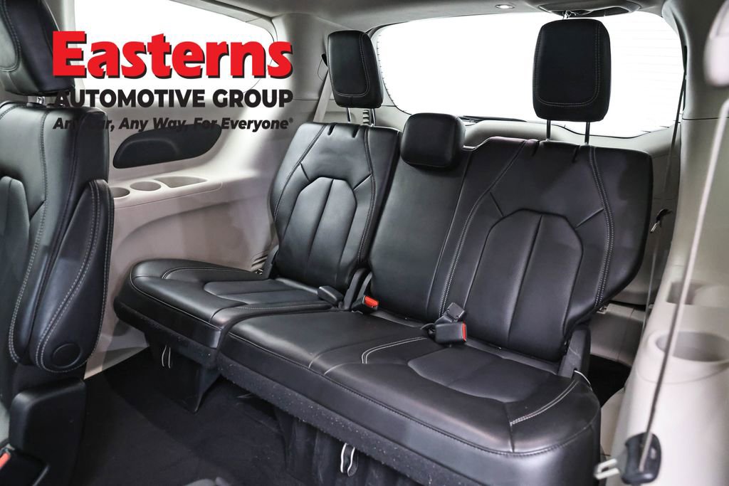 Used 2023 Chrysler Pacifica Touring-L FWD image 26