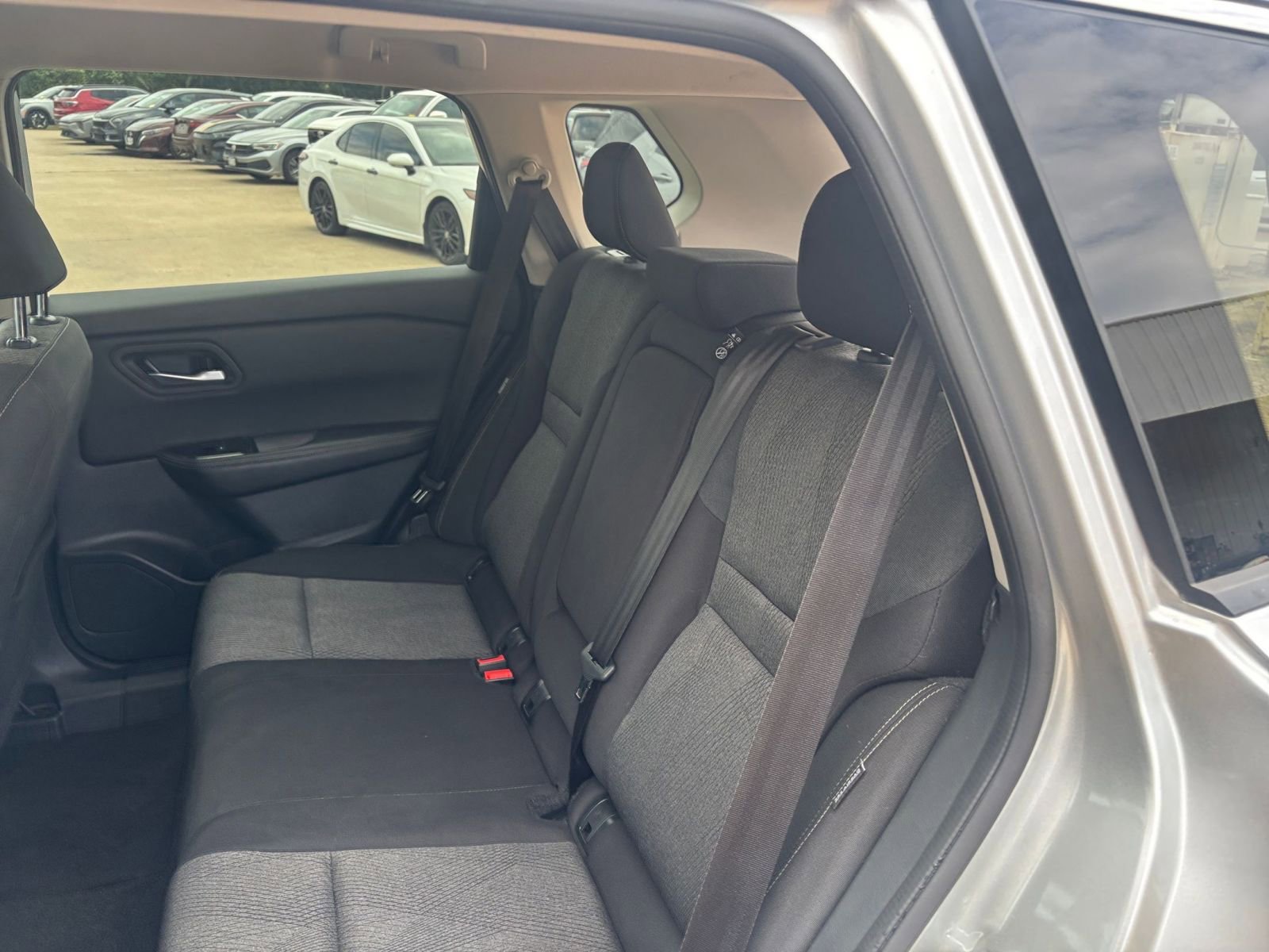 Used 2025 Nissan Rogue SV FWD image 37