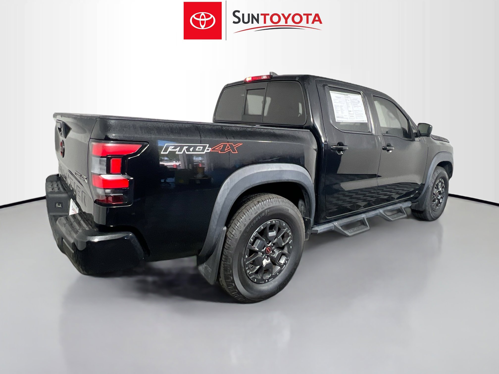 Used 2022 Nissan Frontier PRO-4X w/ Pro-4X Premium Package image 4