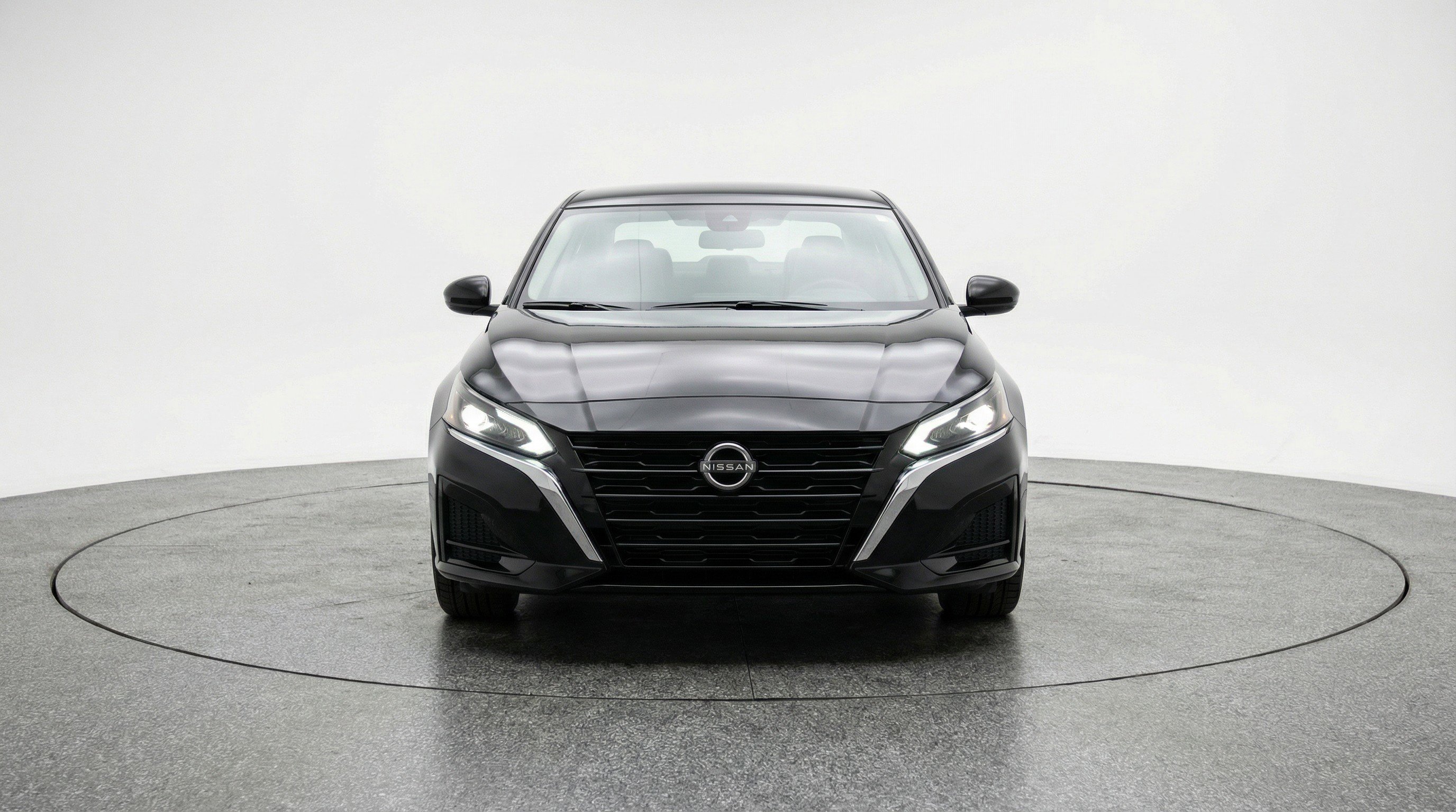 Used 2025 Nissan Altima 2.5 SV FWD image 2