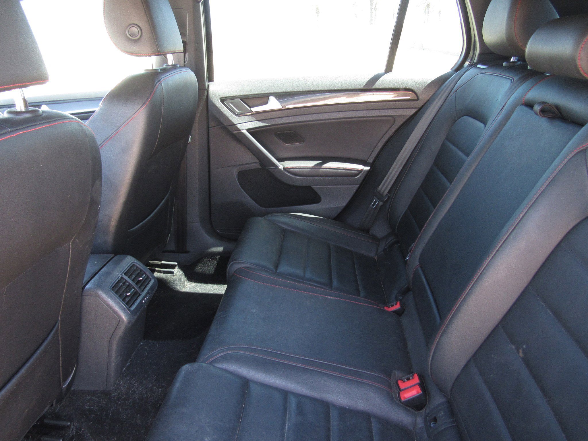 Used 2016 Volkswagen GTI SE image 12