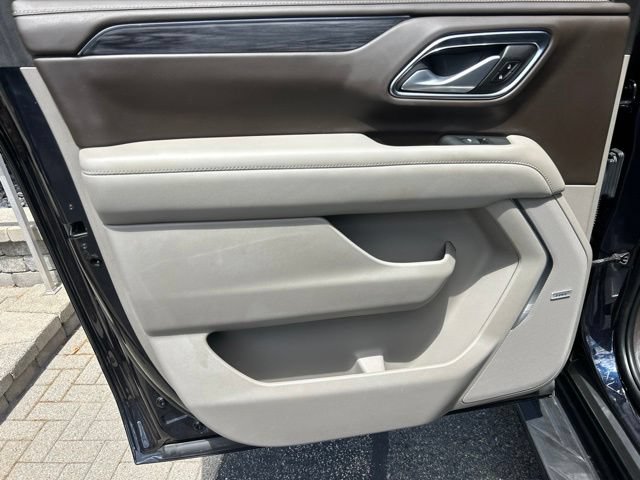 Used 2022 GMC Yukon XL SLT w/ SLT Premium Package AWD/4WD image 12