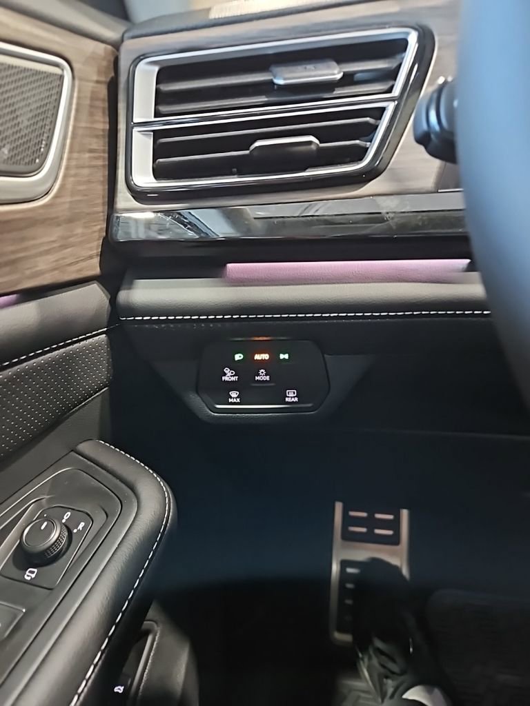 New 2026 Volkswagen Atlas SEL Premium R-Line image 39