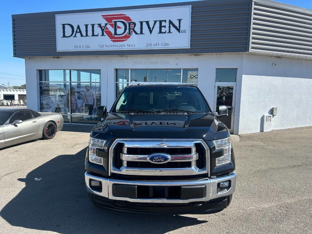 Used 2017 Ford F150 XLT image 2