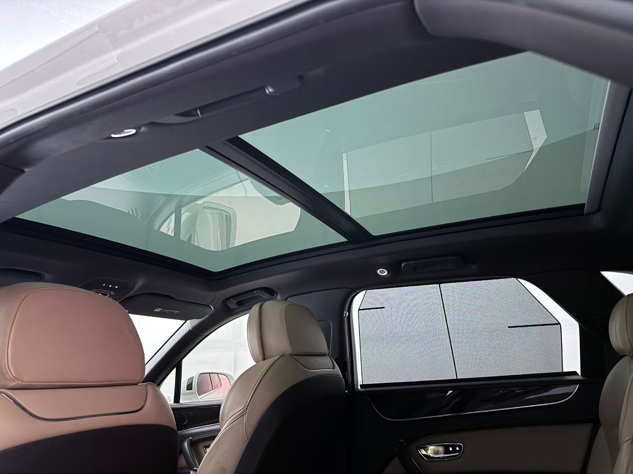 Used 2018 Bentley Bentayga image 26