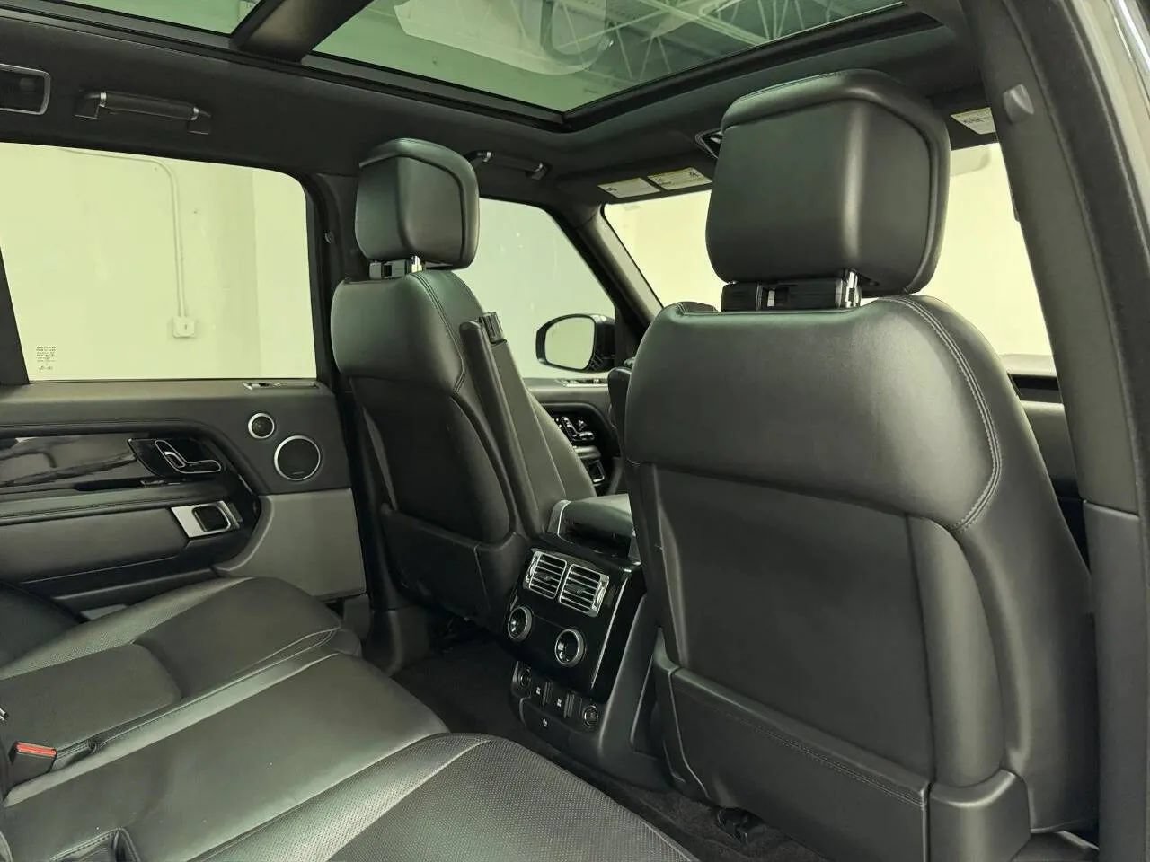 Used 2018 Land Rover Range Rover Supercharged AWD/4WD image 14