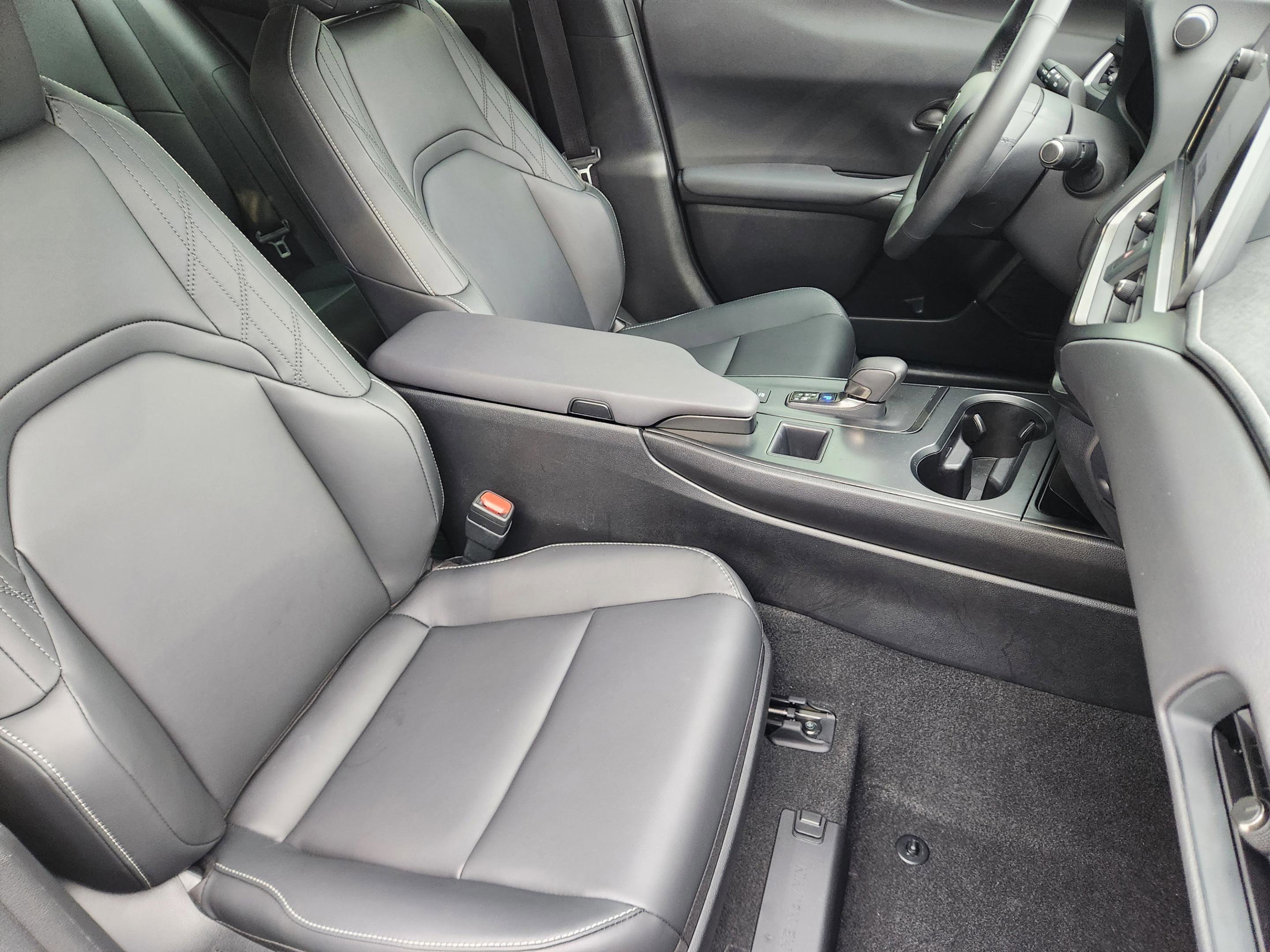 Certified 2025 Lexus UX 300h FWD w/ Accessory Package (Z1) image 24