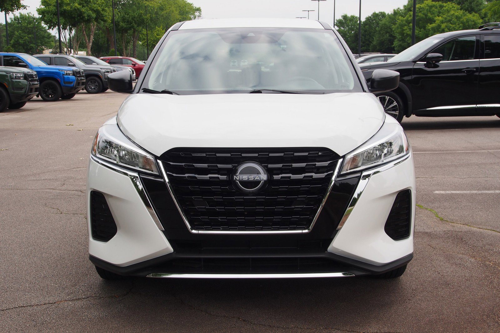 Used 2023 Nissan Kicks S FWD image 2