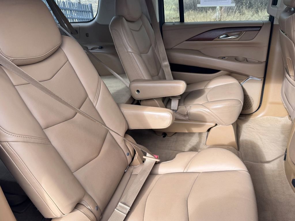 Used 2016 Cadillac Escalade ESV Platinum image 29