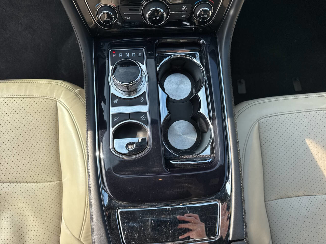 Used 2015 Jaguar XJ AWD image 18