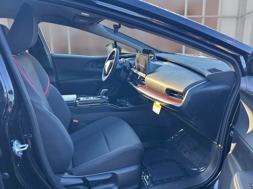 Used 2025 Toyota Prius Plug-In Hybrid image 17