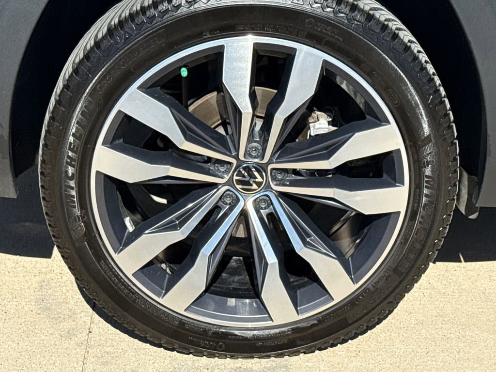 Used 2021 Volkswagen Atlas SEL R-Line w/ MDO Package (Bench Seat) image 10