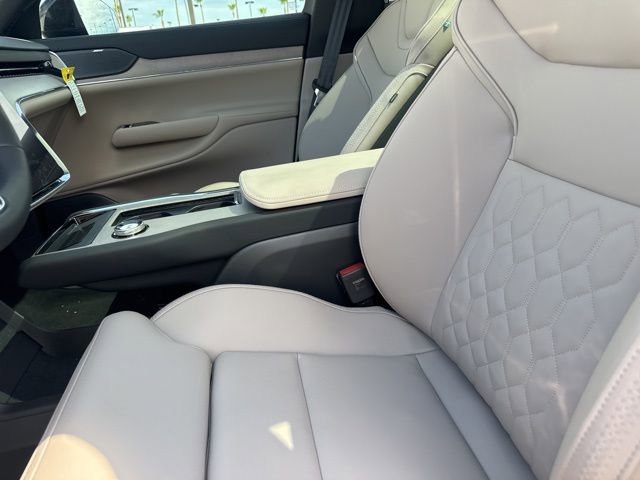 New 2025 Volvo EX90 Plus image 14