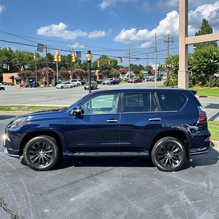 Used 2023 Lexus GX 460 Premium w/ Accessory Package AWD/4WD image 5