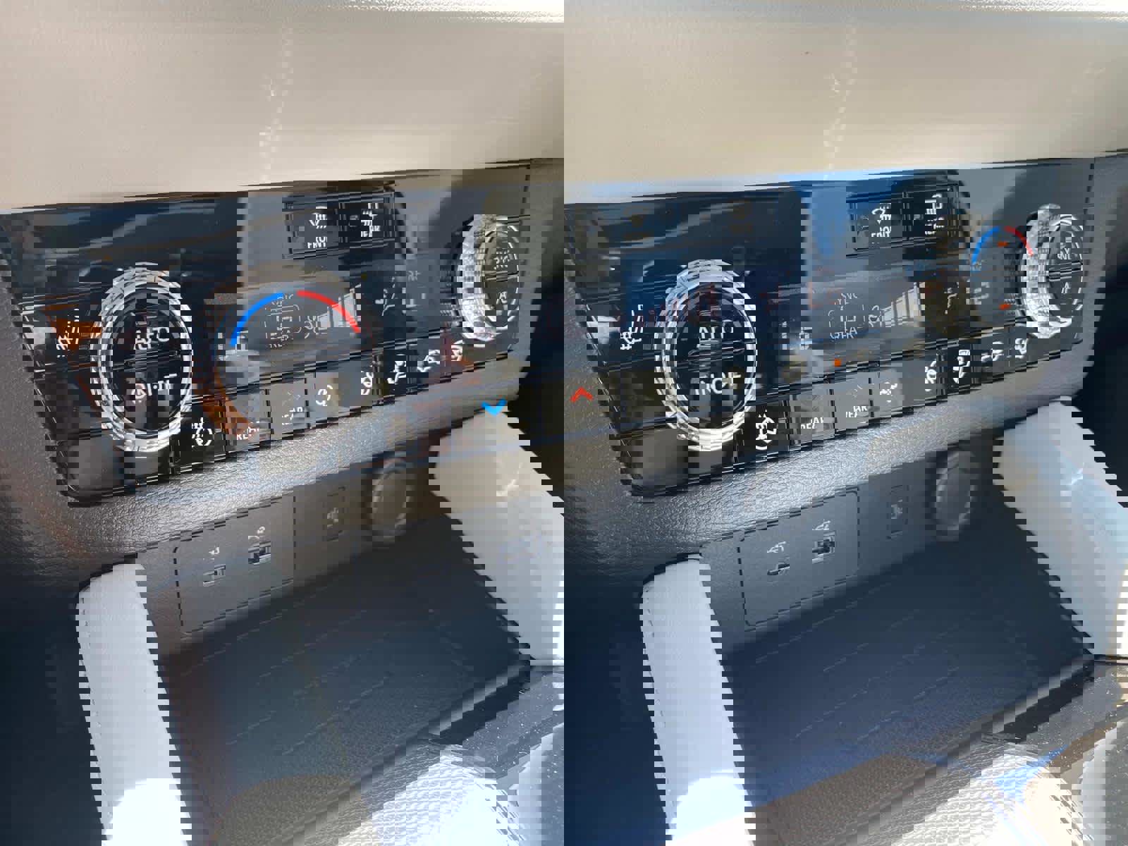 New 2025 Mitsubishi Outlander SEL image 12