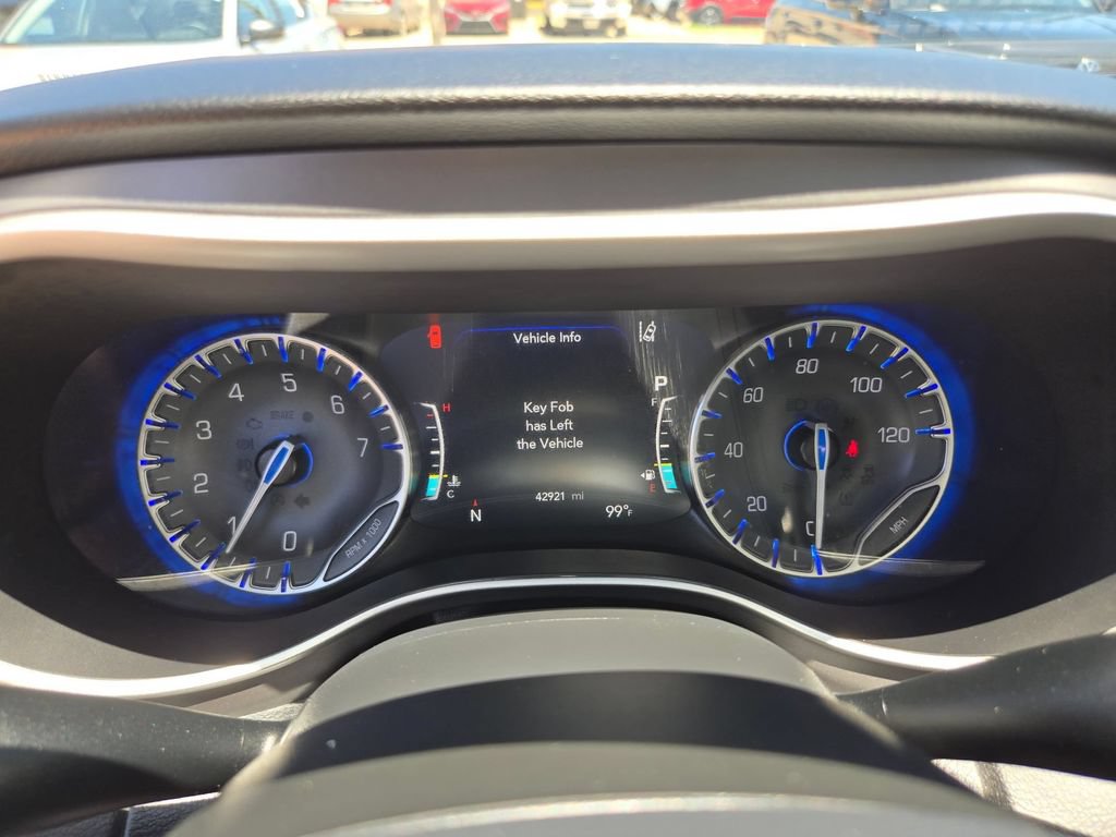 Used 2025 Chrysler Pacifica Select FWD image 17