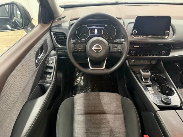 Used 2023 Nissan Rogue SV image 14