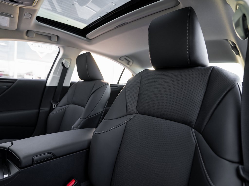 New 2025 Lexus ES 350 w/ Premium Package image 13