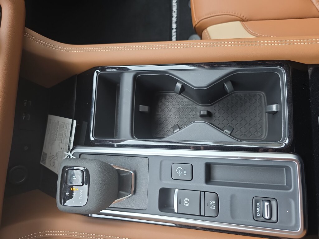New 2026 Nissan Pathfinder Platinum FWD image 14