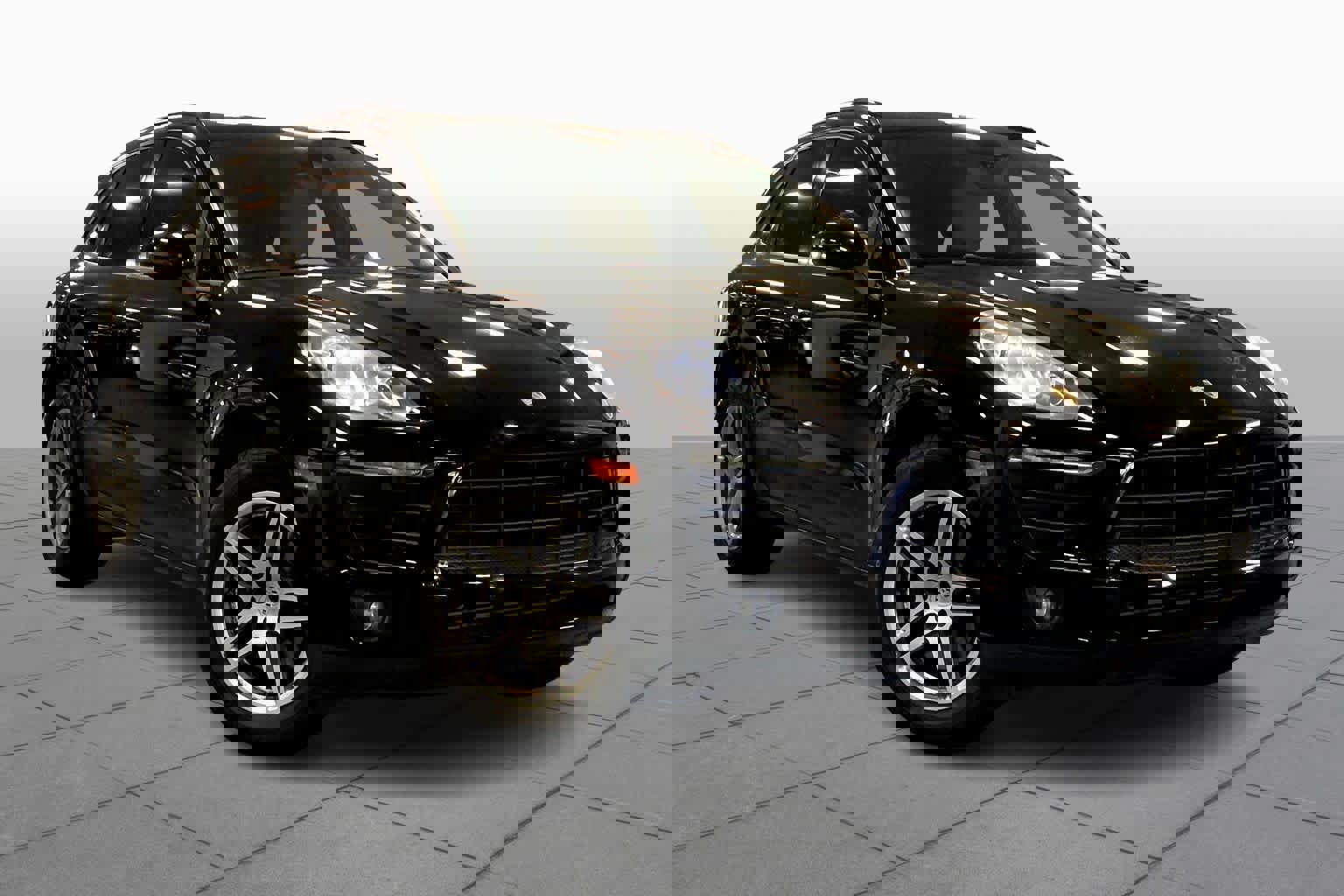 Used 2017 Porsche Macan image 2