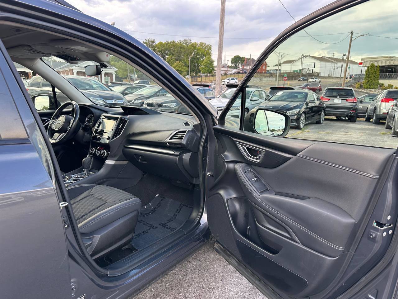 Used 2020 Subaru Forester Premium AWD/4WD image 27