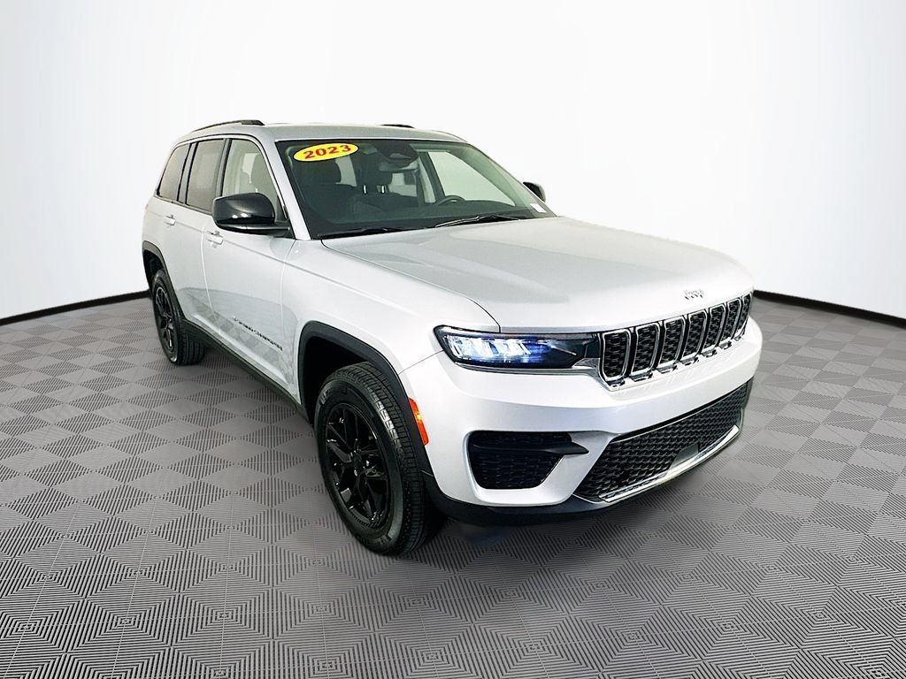 Certified 2023 Jeep Grand Cherokee Laredo w/ Luxury Tech Group I AWD/4WD video 2