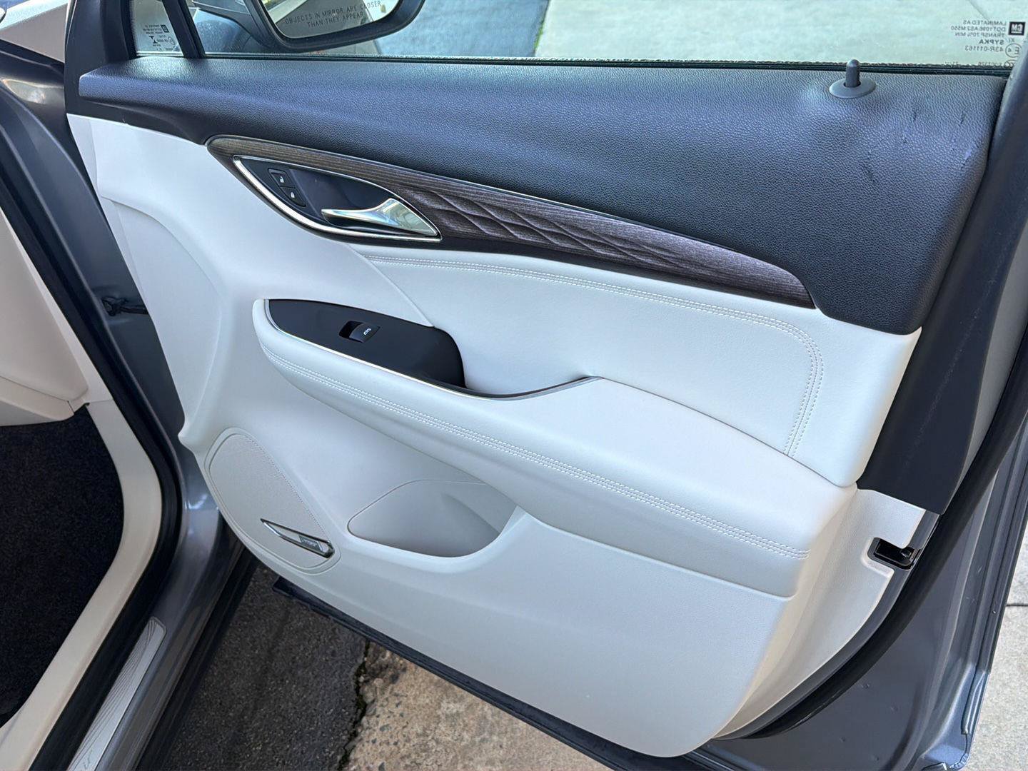 Used 2022 Buick Envision Avenir w/ Technology Package II FWD image 15