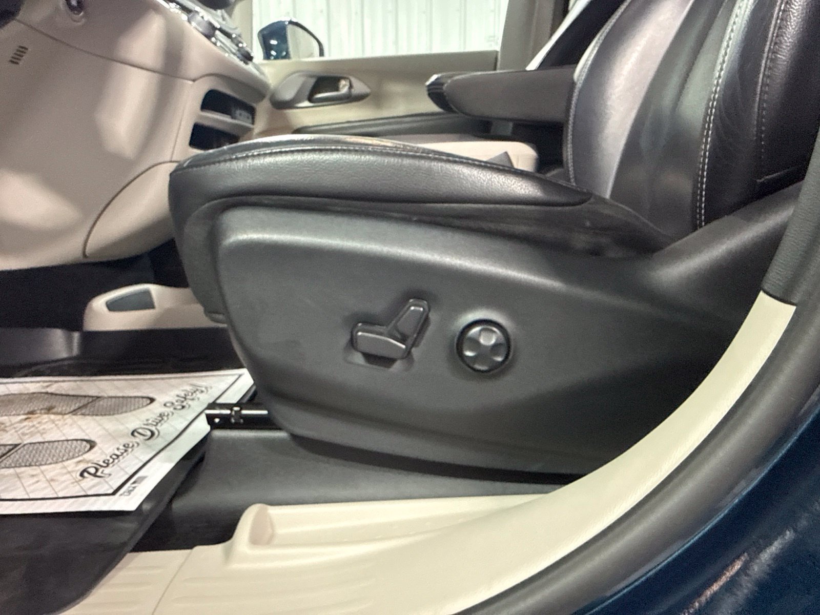 Used 2022 Chrysler Pacifica Touring-L AWD/4WD image 24
