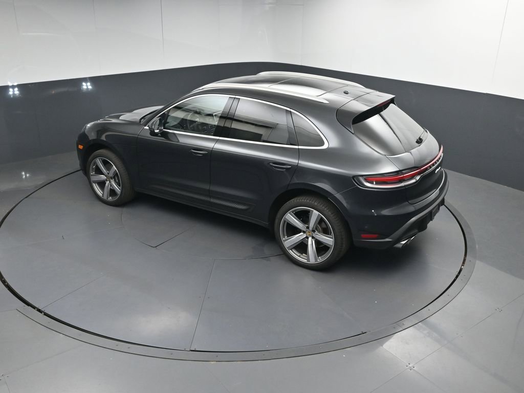 Certified 2024 Porsche Macan AWD/4WD image 34