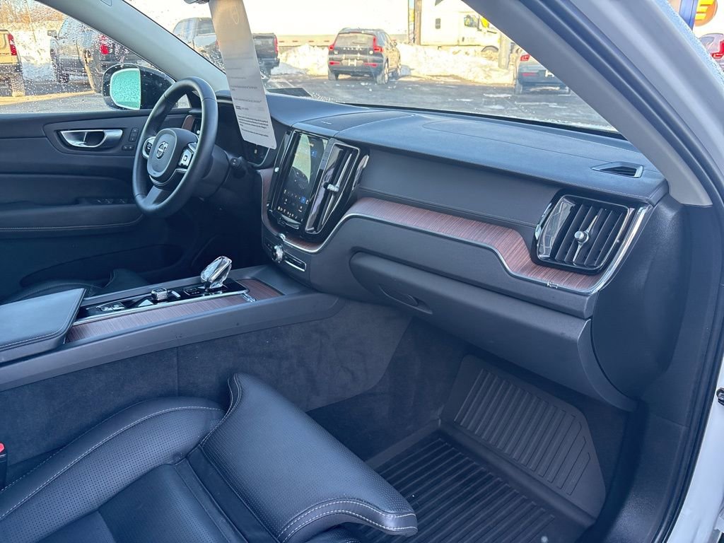 Certified 2024 Volvo XC60 T8 Ultimate w/ Protection Package Premier image 44
