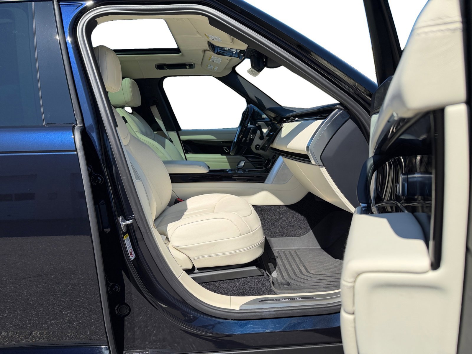 Certified 2023 Land Rover Range Rover Autobiography image 22