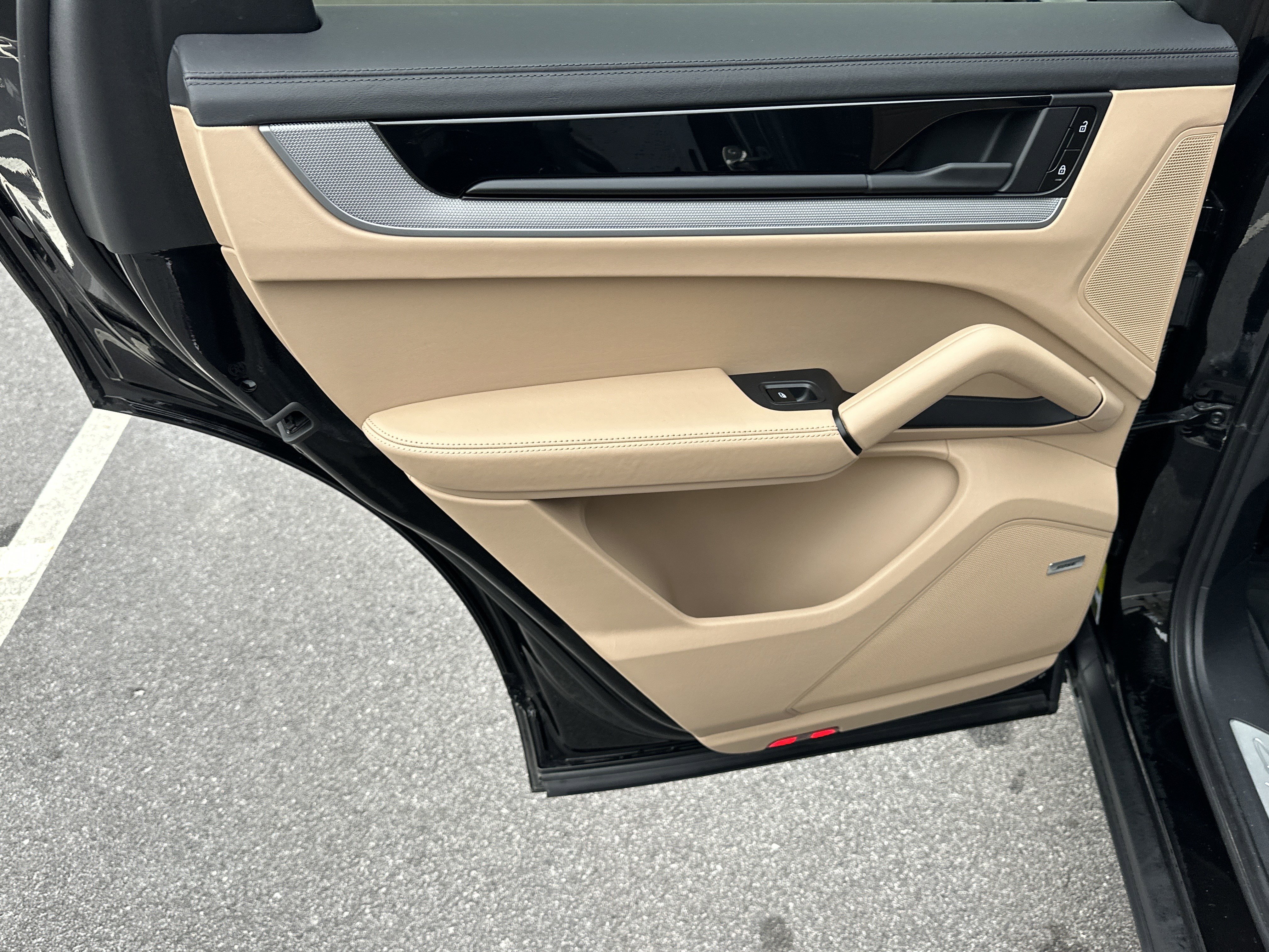 Used 2024 Porsche Cayenne Coupe image 23