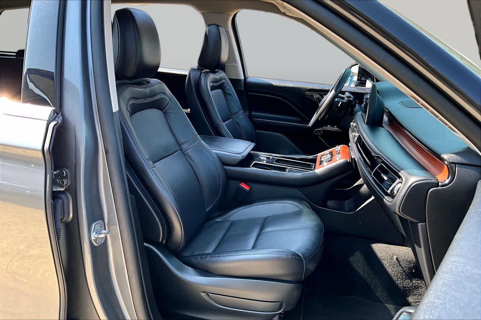 Used 2024 Lincoln Aviator Reserve AWD/4WD image 16