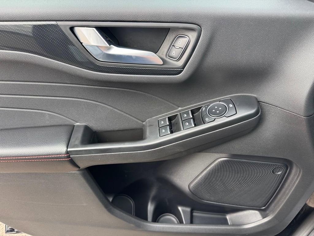 Used 2025 Ford Escape ST-Line Select AWD/4WD image 21