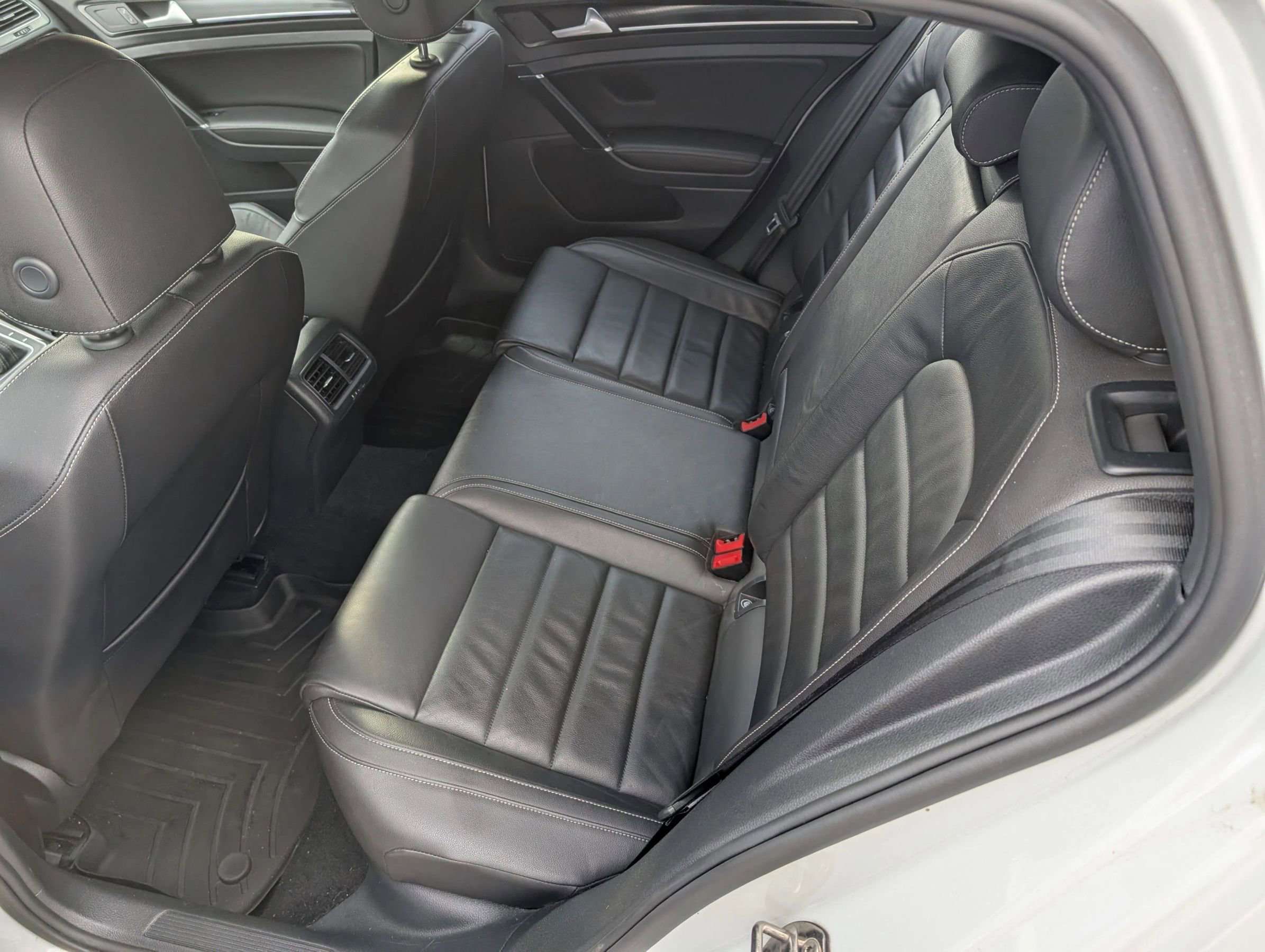 Used 2016 Volkswagen Golf 4-Door image 13