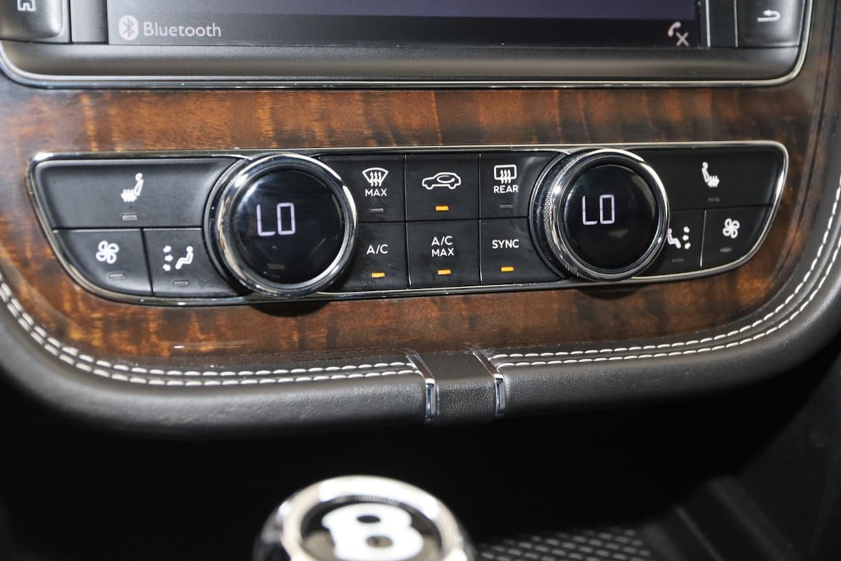 Used 2019 Bentley Bentayga image 43