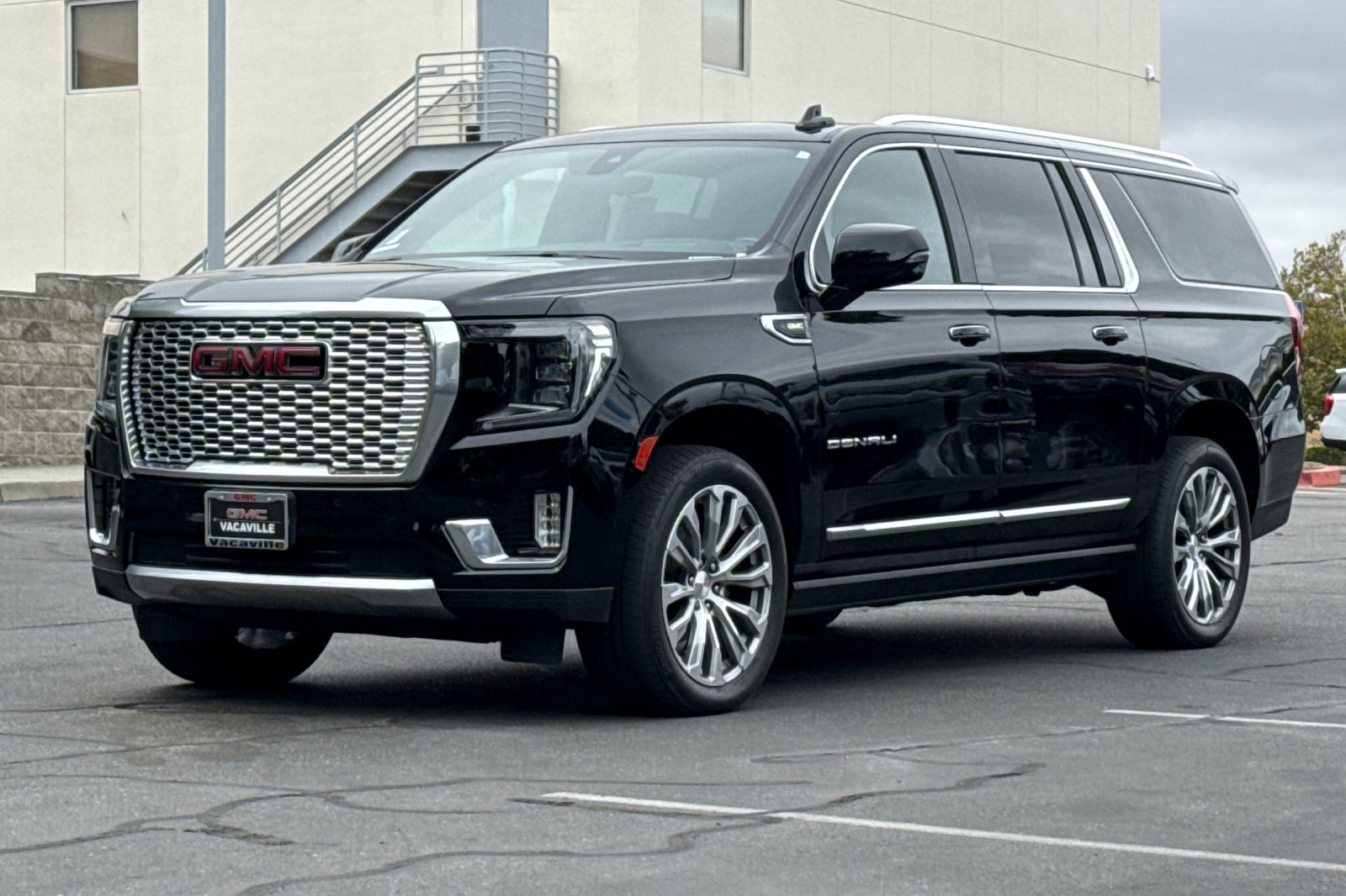 Used 2021 GMC Yukon XL Denali w/ Denali Ultimate Package AWD/4WD image 9
