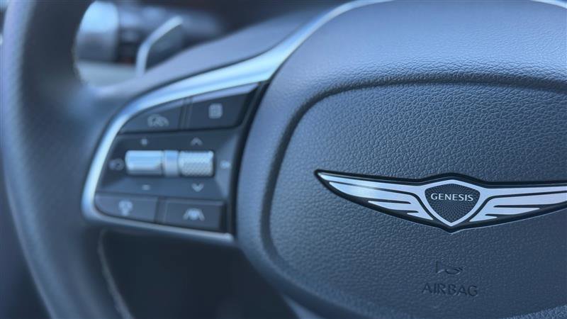 Used 2025 Genesis G70 2.5T image 25