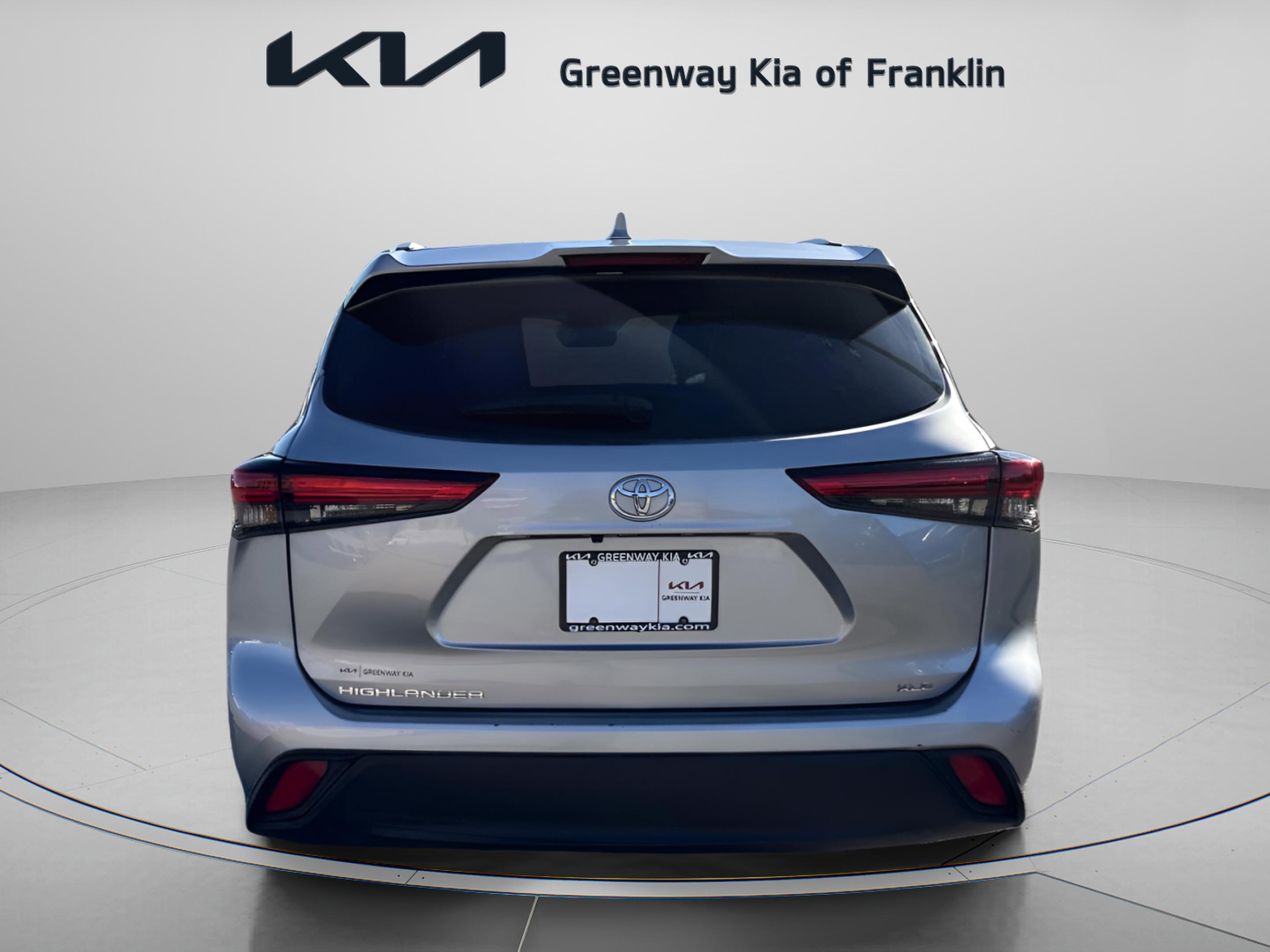 Used 2023 Toyota Highlander XLE image 6