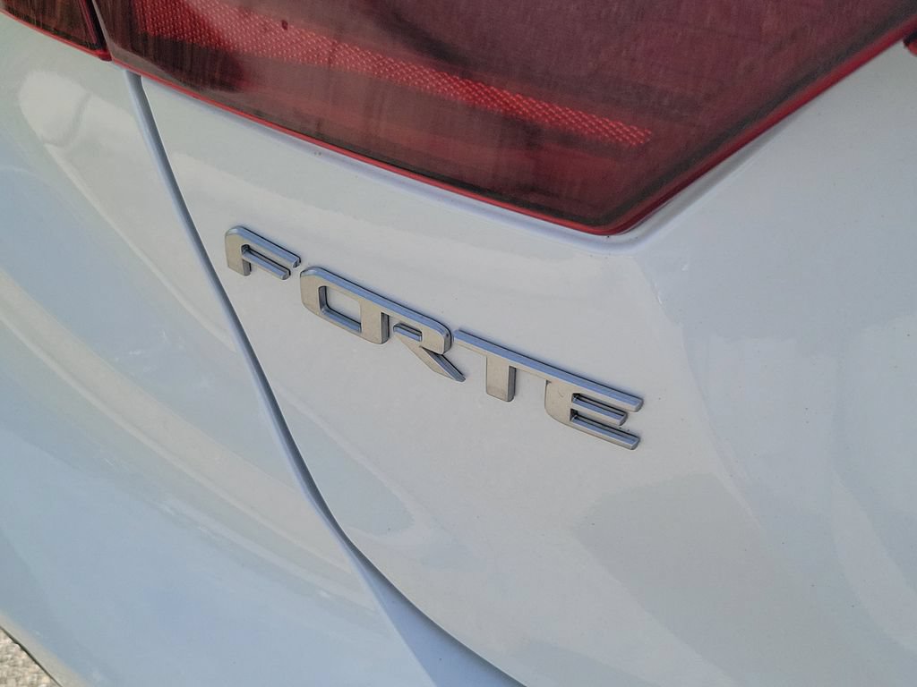 Used 2023 Kia Forte LXS FWD image 9