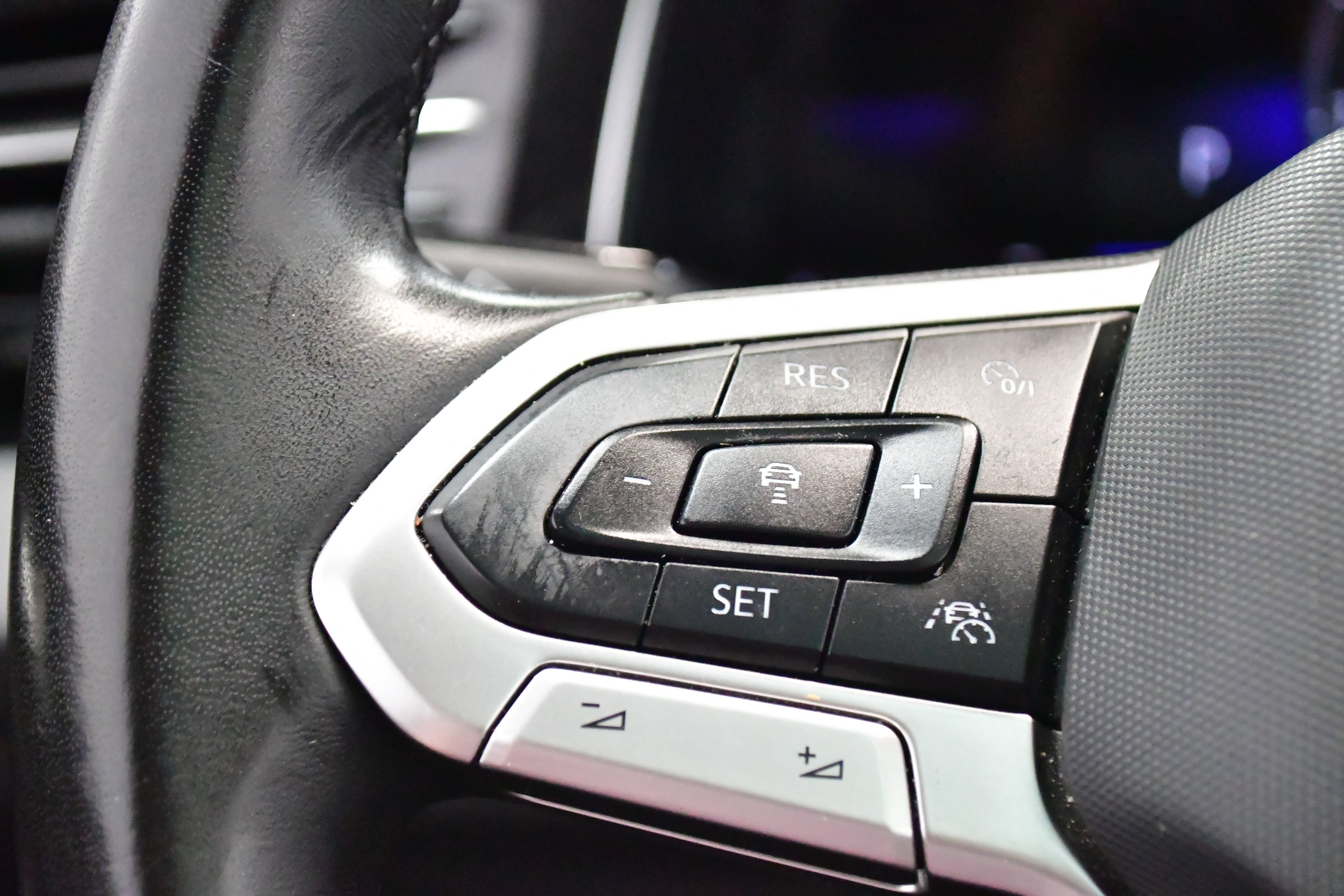 Used 2025 Volkswagen Jetta SE FWD image 23