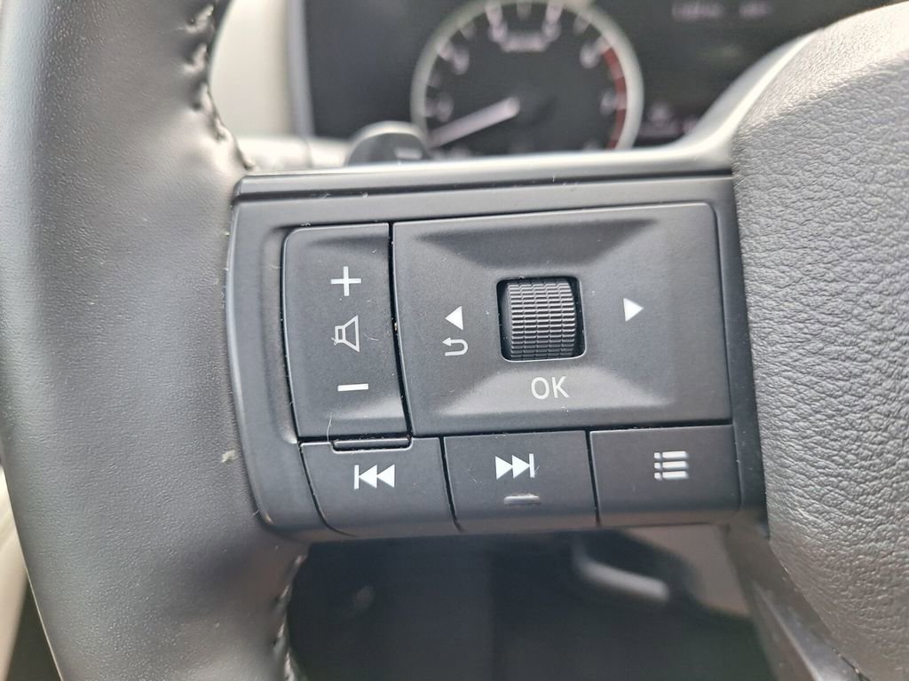 Used 2025 Nissan Rogue SV image 13